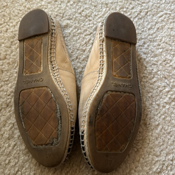 CHANEL Beige & Black LEATHER Cap Toe ESPADRILLE Slip On DESIGNER SHOES size 41 - Picture 5 of 7